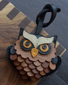azeka-leather-owl-keychain-front