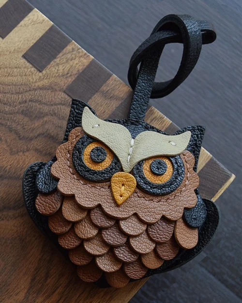 azeka-leather-owl-keychain-front