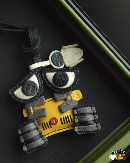 leather robot bag charm, robot leather keychain, cute robot bag charm, handmade robot accessory, cartoon robot keychain, car key accessory