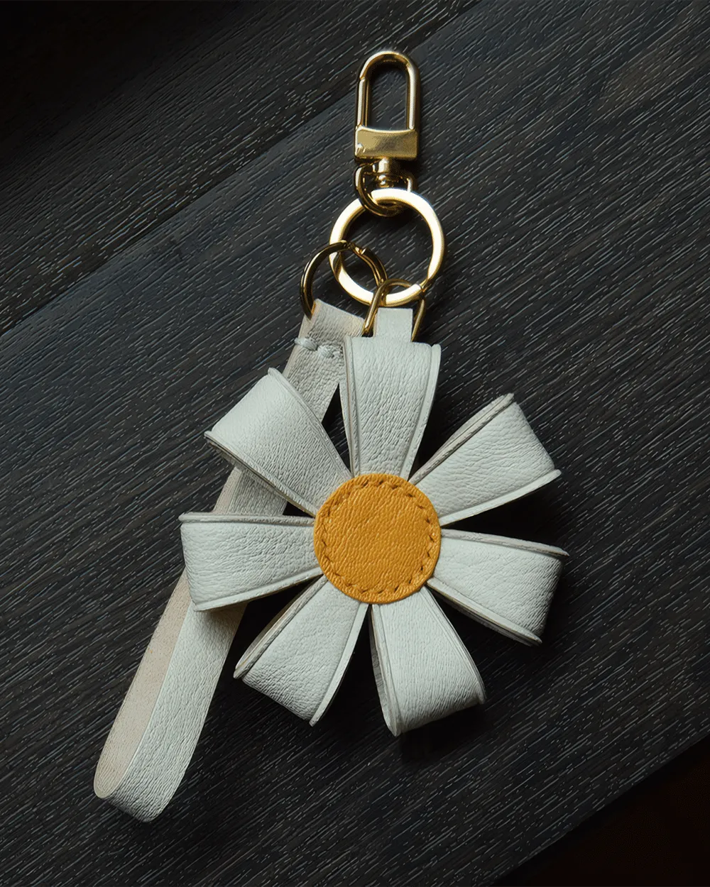 Daisy Flower Bag Charm Hand-stitched - Cheerful - AZEKA