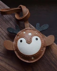 deer bag charm, leather deer keychain, handmade leather bag charm, minimalist animal accessory, car key leather charm, gift ready leather accessory