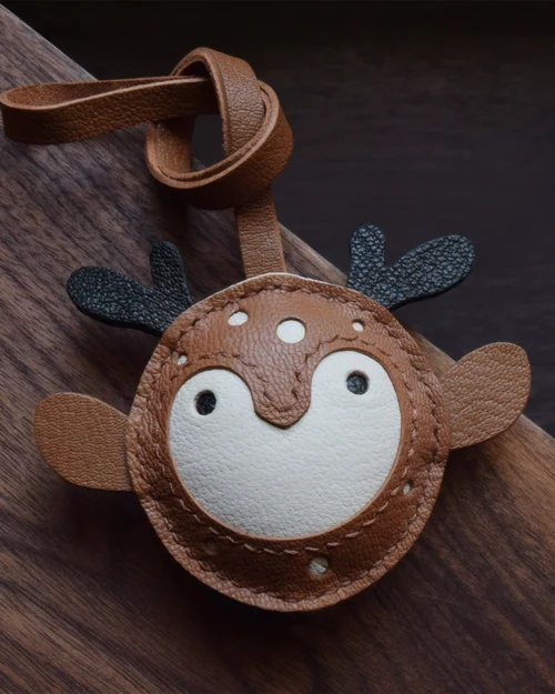 deer bag charm, leather deer keychain, handmade leather bag charm, minimalist animal accessory, car key leather charm, gift ready leather accessory