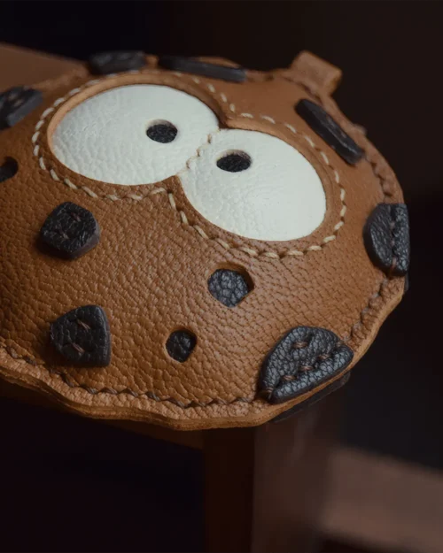 cookie bag charm, leather cookie keychain, handmade cookie bag charm, dessert bag accessory, playful leather keychain, car key accessory