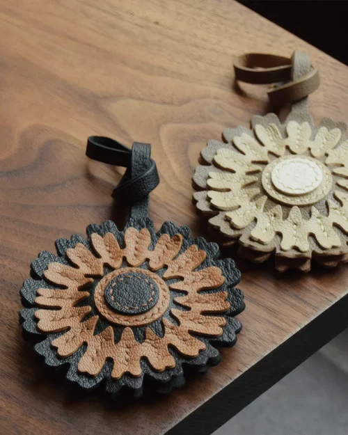 flower bag charm, leather flower keychain, handmade flower bag charm, floral bag accessory, leather floral keychain, car key accessory