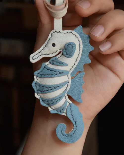 leather seahorse bag charm, seahorse leather keychain, handmade seahorse bag charm, ocean leather accessory, sea life keychain, car key accessory