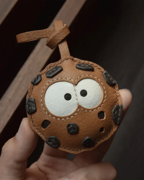 cookie bag charm, leather cookie keychain, handmade cookie bag charm, dessert bag accessory, playful leather keychain, car key accessory