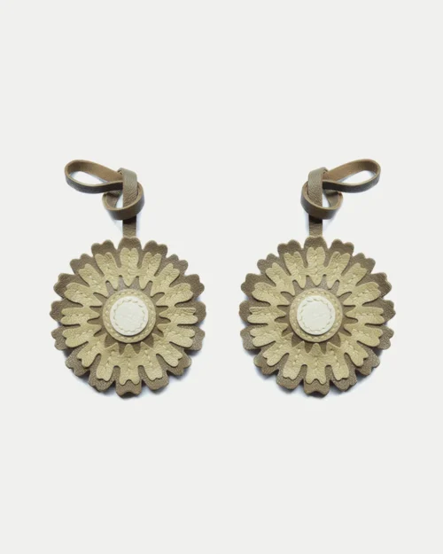 flower bag charm, leather flower keychain, handmade flower bag charm, floral bag accessory, leather floral keychain, car key accessory