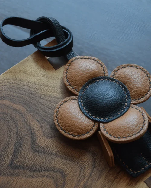 flower bag charm, leather flower keychain, handmade flower bag charm, floral bag accessory, flower leather keychain, car key accessory