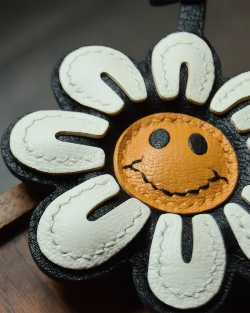 smile flower bag charm, leather smile flower keychain, handmade flower bag charm, smiley bag accessory, graphic leather keychain, car key accessory