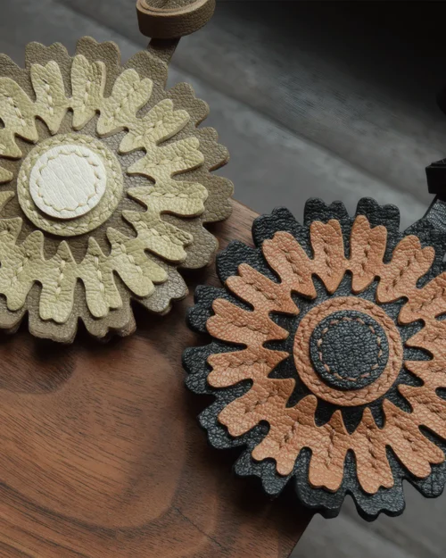 flower bag charm, leather flower keychain, handmade flower bag charm, floral bag accessory, leather floral keychain, car key accessory