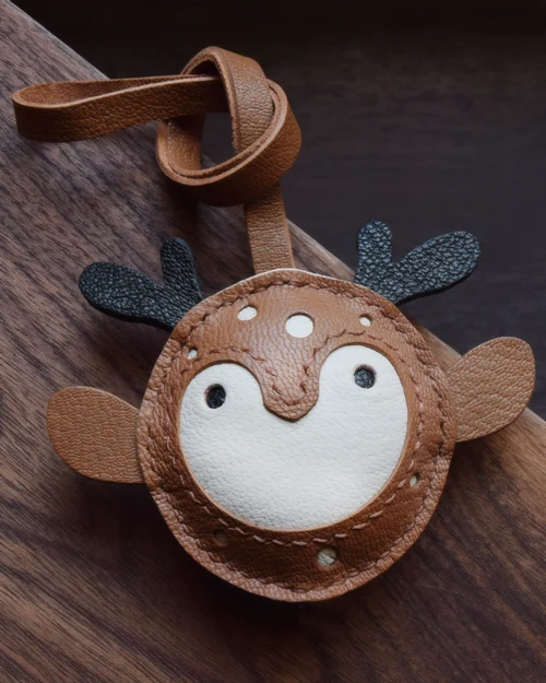 deer bag charm, leather deer keychain, handmade leather bag charm, minimalist animal accessory, car key leather charm, gift ready leather accessory