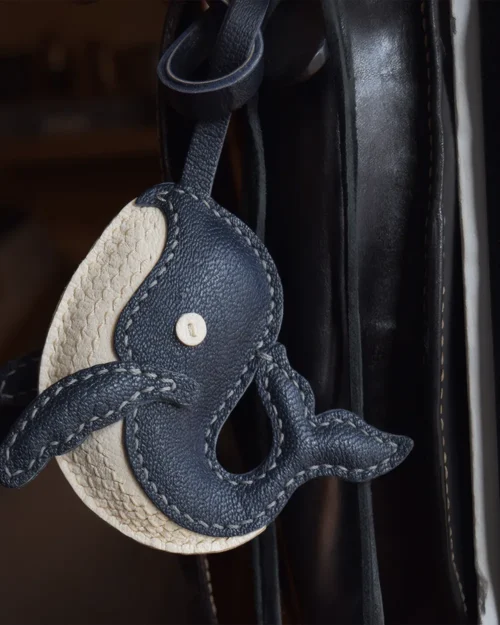 whale bag charm, leather whale keychain, handmade whale bag charm, animal bag accessory, whale leather keychain, car key accessory