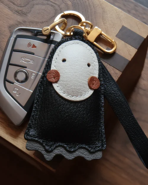 kaonashi bag charm, no face man leather keychain, spirited away bag charm, miyazaki anime keychain, anime bag accessory, handmade leather keychain