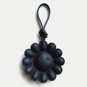 leather black daisy bag charm, black daisy leather keychain, handmade flower bag charm, sculptural floral accessory, minimalist black flower keychain