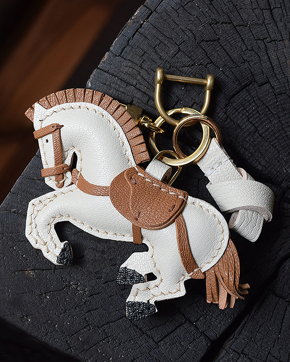 A handcrafted leather horse bag charm made from French goatskin. Hand-stitched over three days and gift boxed, ideal for bags, keys, or car keys.