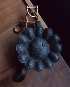 leather black daisy bag charm, black daisy leather keychain, handmade flower bag charm, sculptural floral accessory, minimalist black flower keychain
