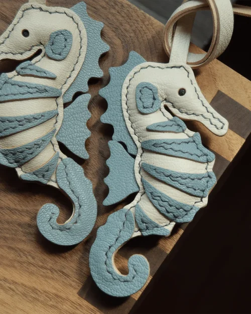 leather seahorse bag charm, seahorse leather keychain, handmade seahorse bag charm, ocean leather accessory, sea life keychain, car key accessory