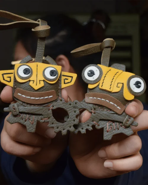 leather robot bag charm, robot leather keychain, mechanical robot bag charm, handmade robot accessory, leather robot keychain, car key accessory