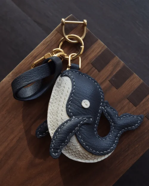 whale bag charm, leather whale keychain, handmade whale bag charm, animal bag accessory, whale leather keychain, car key accessory